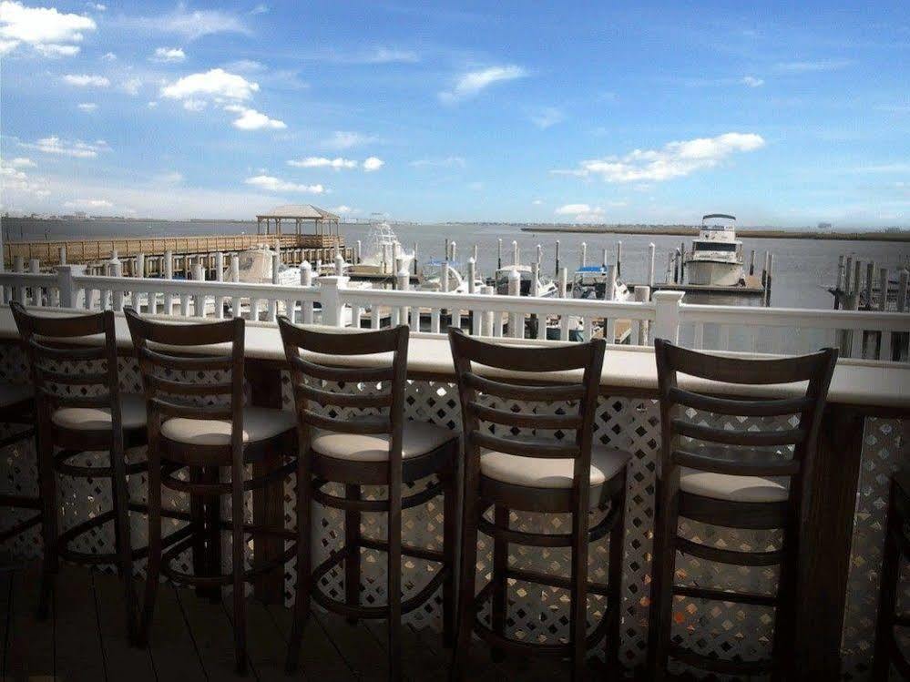 Tavern On The Bay Hotel - Frank Sinatra Suite Сомерс-Пойнт Экстерьер фото